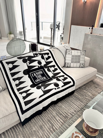 Luxe Throw Blanket – Black & White -I KNOW THE OWNER™